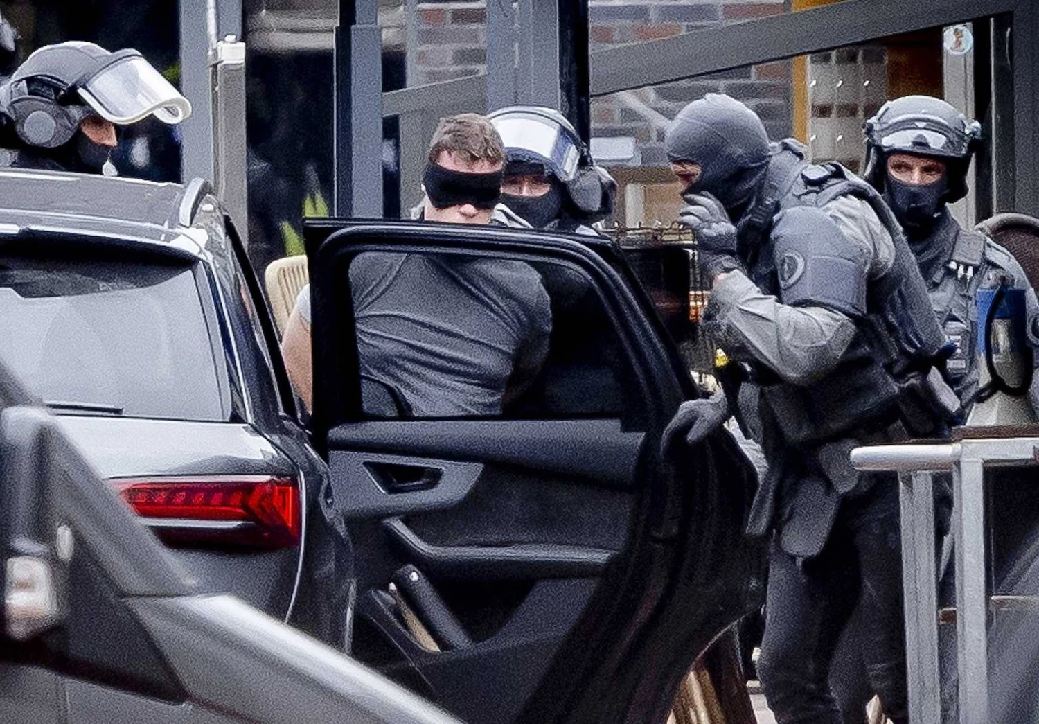 Dutch hostage drama over, suspect held
