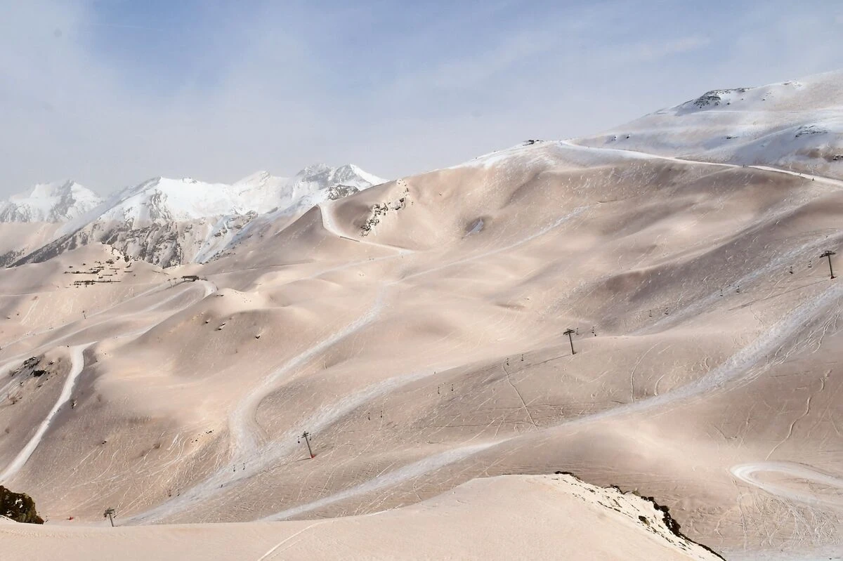 Saharan dust smothers Switzerland, southeast France