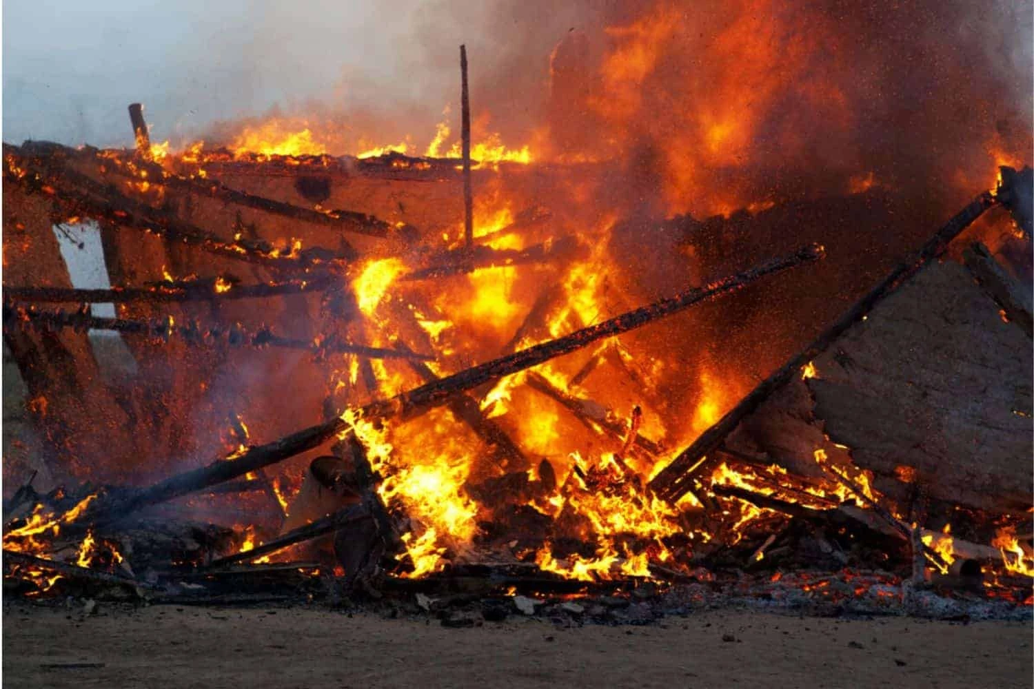 Fires kill two, leave hundreds homeless in S. Africa