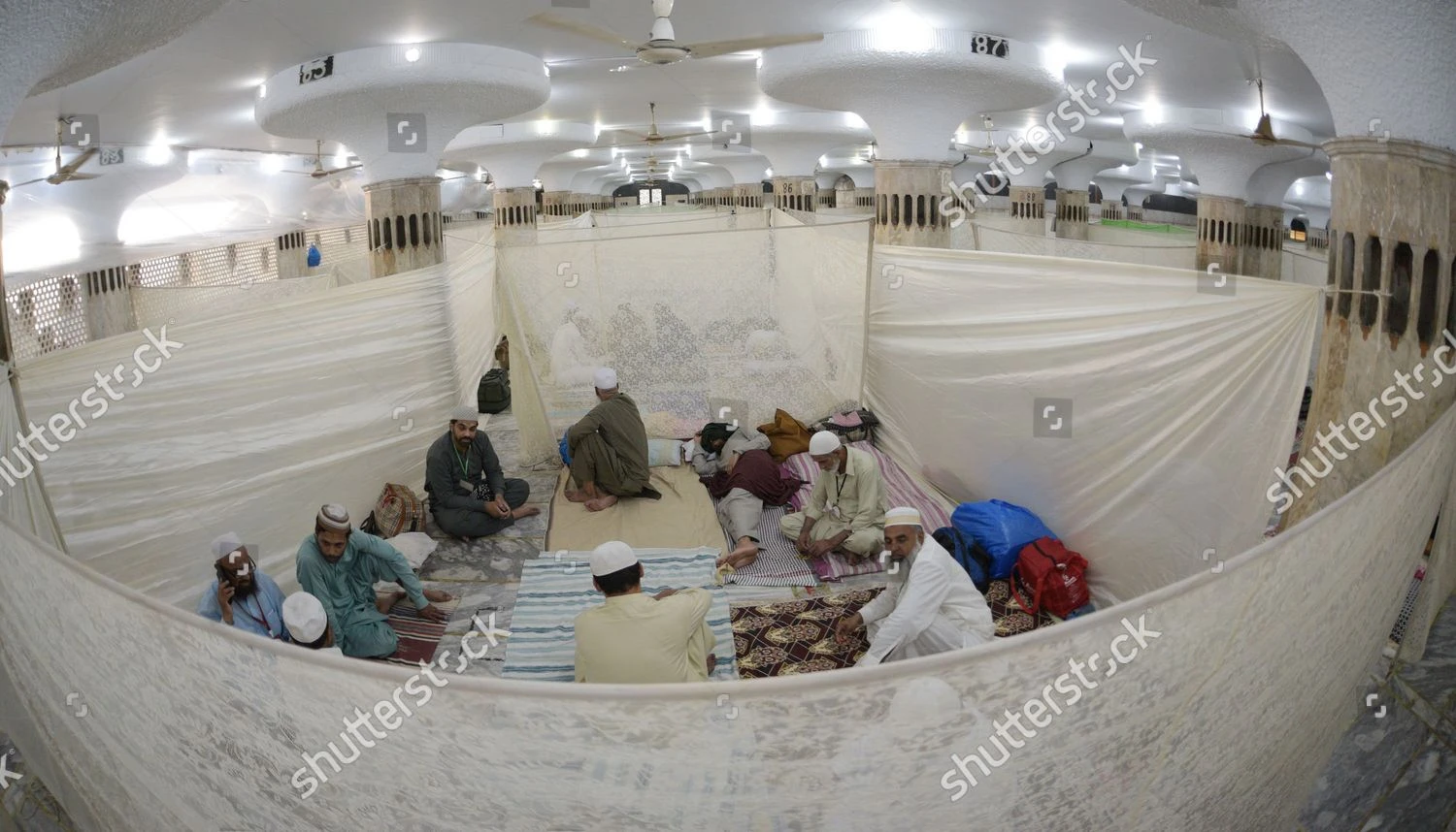 Millions sit Itikaaf