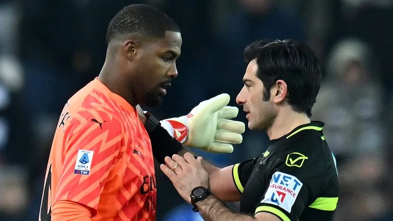 Goalkeeper in Spain suspended after being racially abused