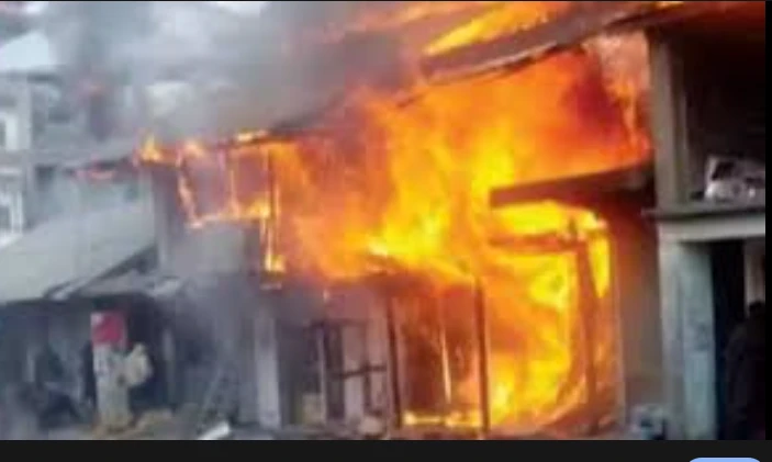 Labourer dies as shoe factory catches fire in Lahore