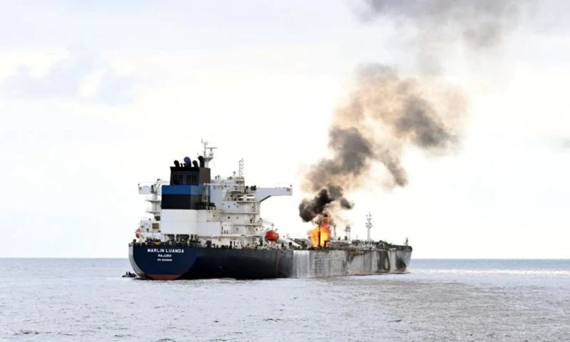 Missile hits near ship off Yemen: security firms