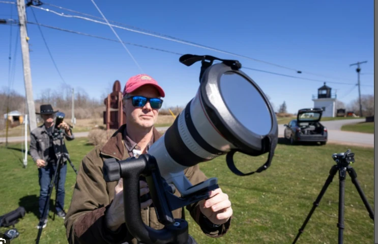 Eclipse frenzy hits North America