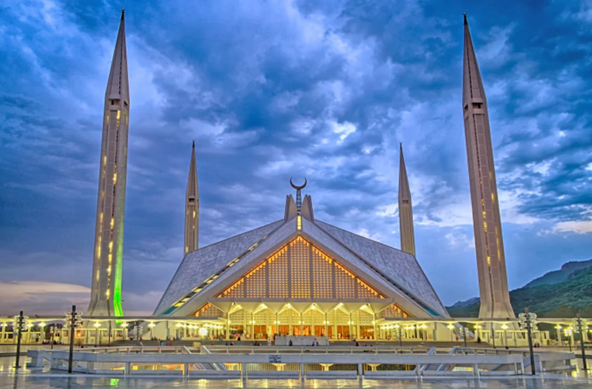 Youth falls to death while filming in Islamabad