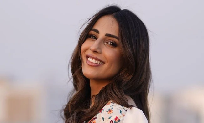 Ushna Shah updates fans about pregnancy in live show