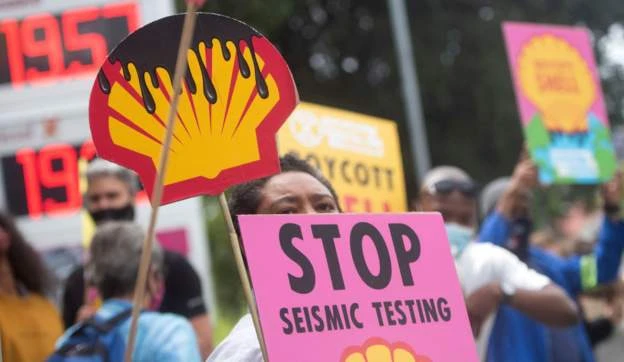 Nigeria urged to halt Shell deal over community rights