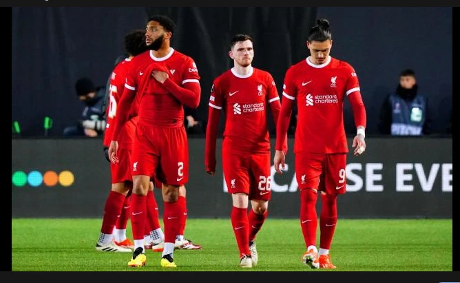 Arsenal, Liverpool fight to keep Premier League race alive