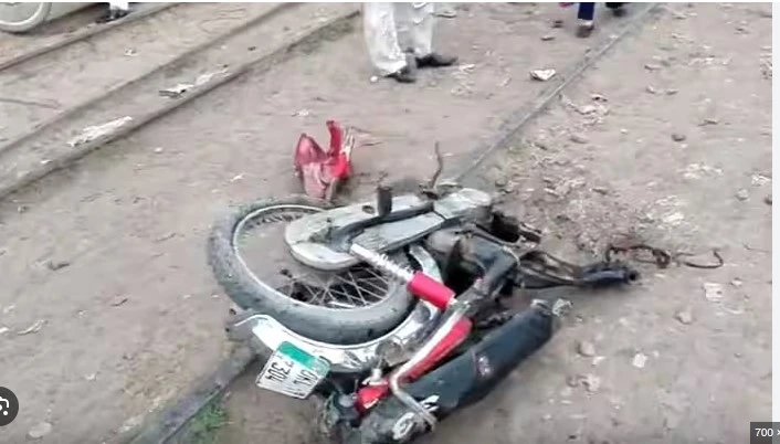Train crushes couple, daughter to death in Naseerabad