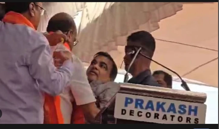 Indian minister blames heat after fainting at election rally