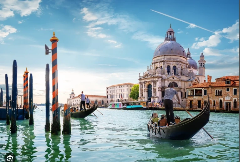 Venice launches five-euro entry fee