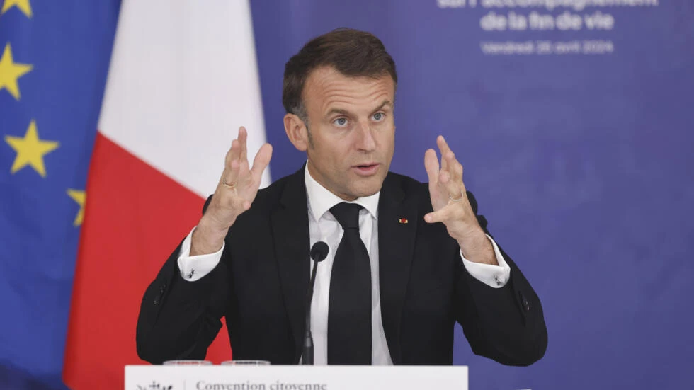 Macron ready to 'open debate' on nuclear European defence