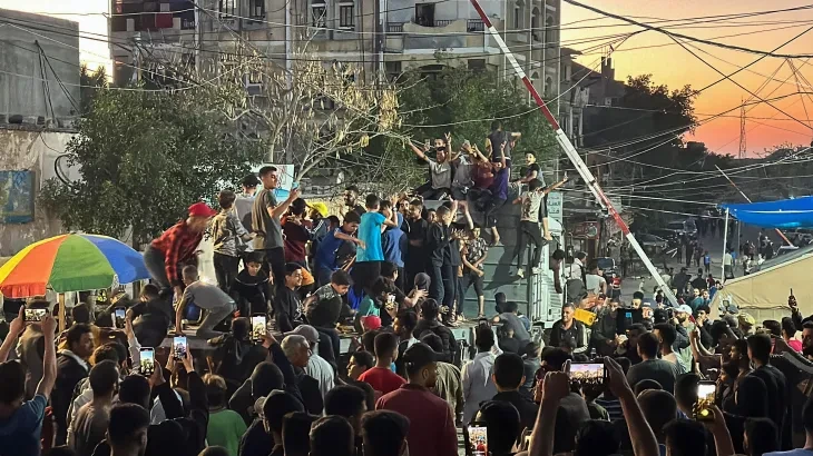 Crowds celebrate in Rafah streets after Hamas approves truce plan