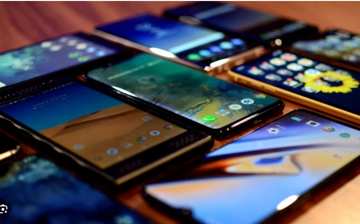 Massive drop in mobile phone prices in Lahore markets