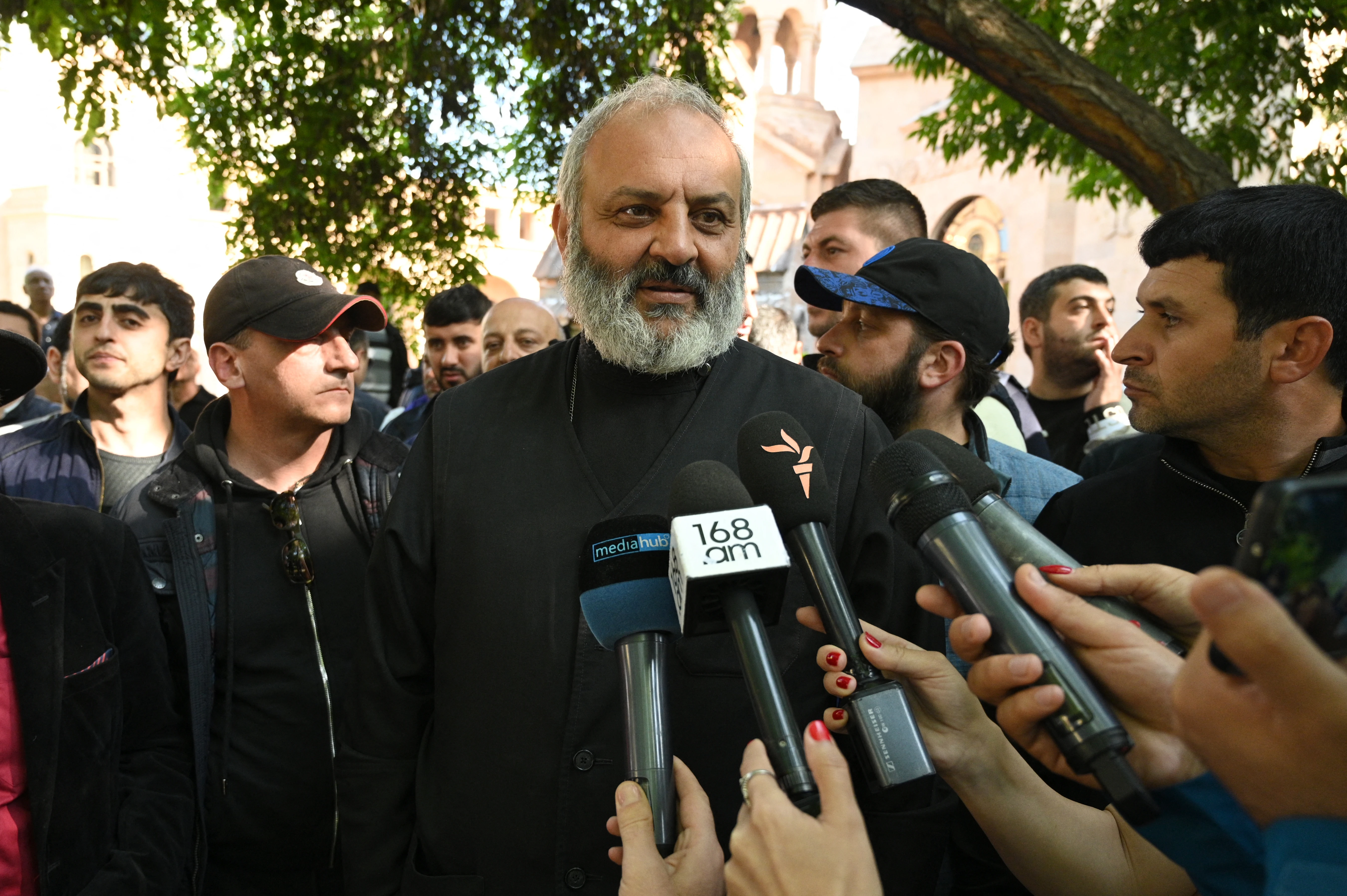 Firebrand Armenian cleric suspends religious duties to challenge PM