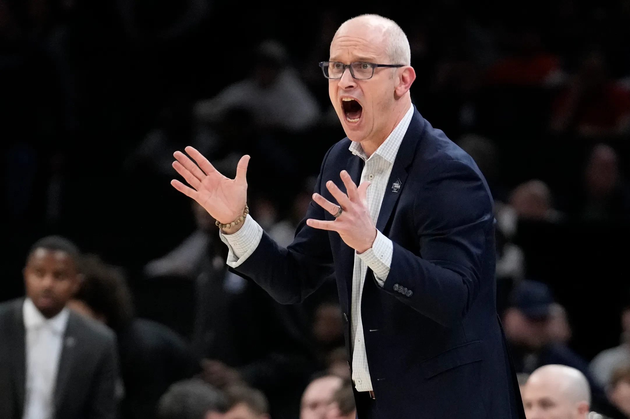 Top college coach Hurley turns down rich NBA Lakers offer: reports