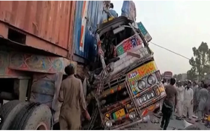 Dumper crushes two pedestrians to death in Lahore