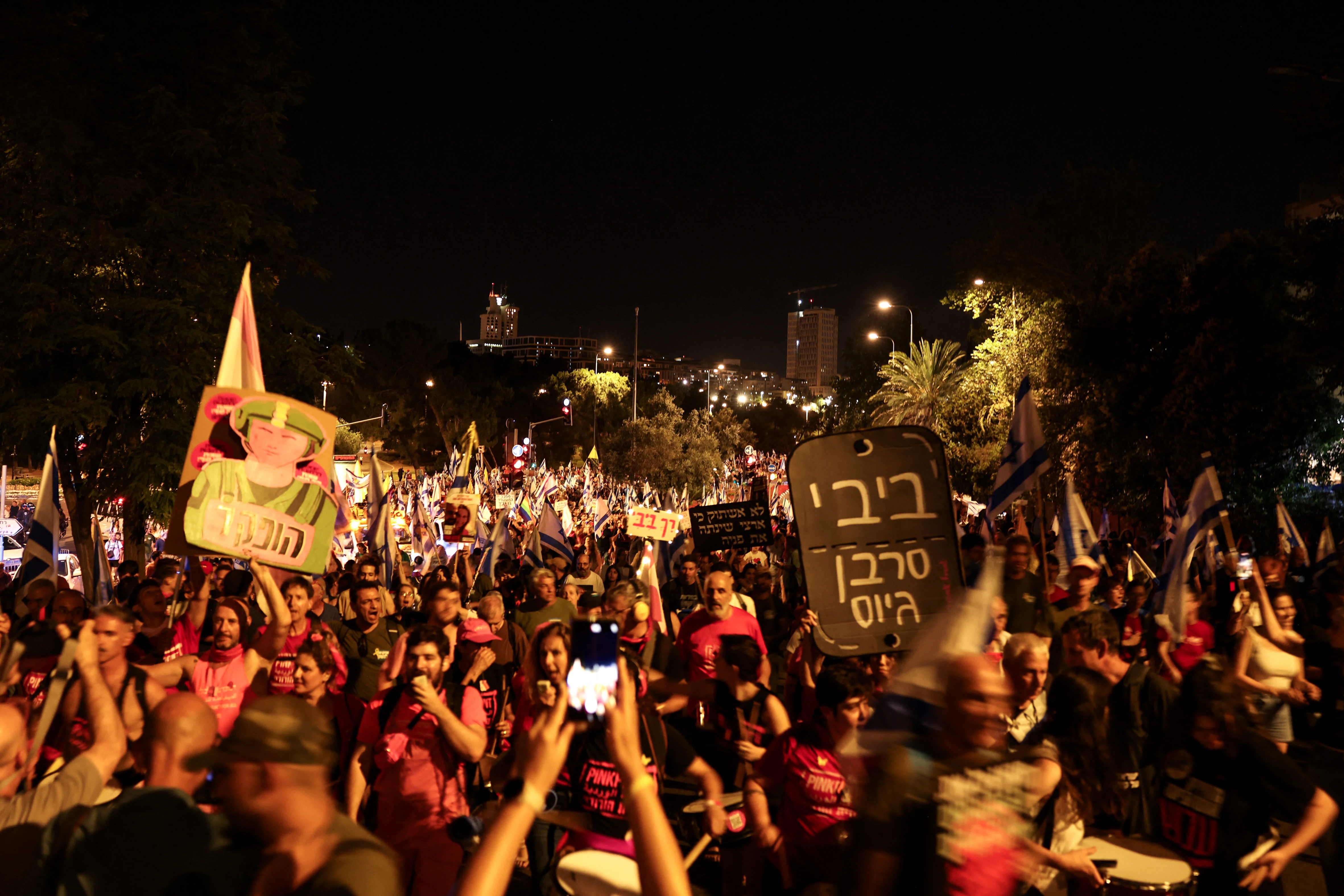 Thousands of Israelis turn out for anti-government protest