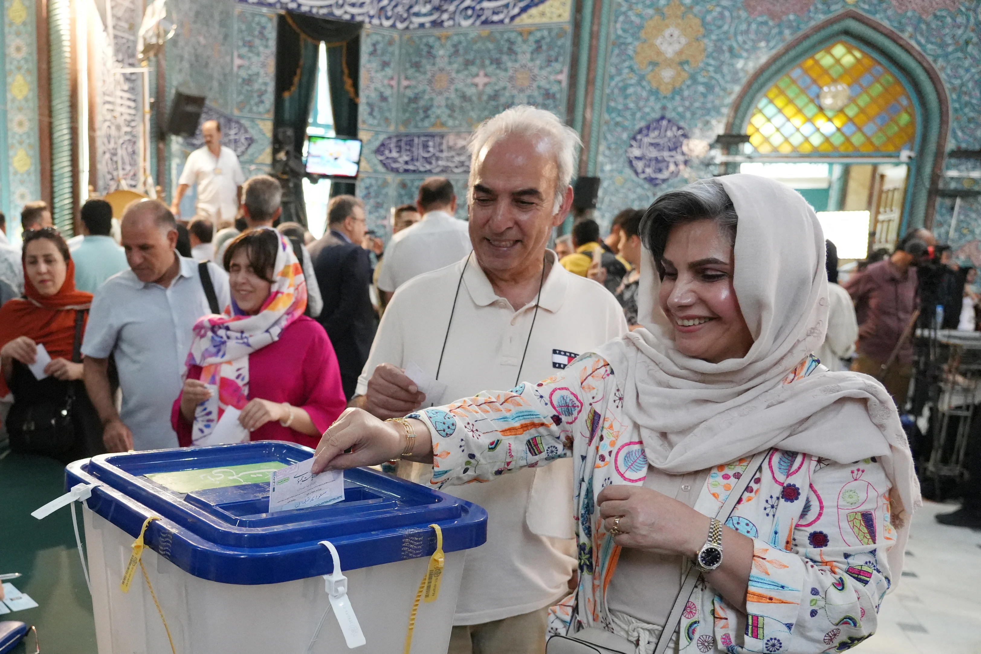 Reformist hopes for breakthrough as Iran votes