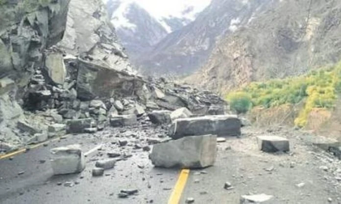 Landslides at Danasar sever Balochistan's link to Punjab and KP