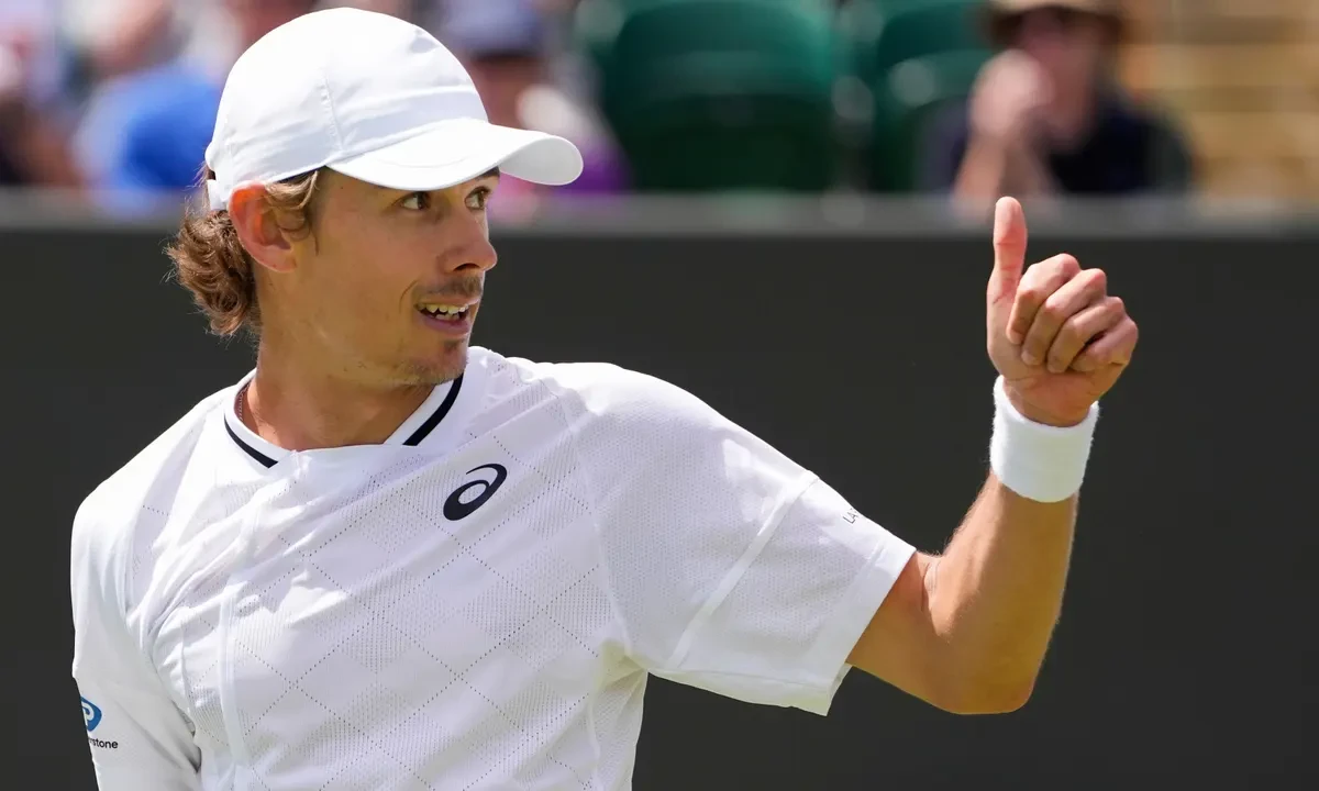 Painful finish as De Minaur reaches first Wimbledon quarter-final