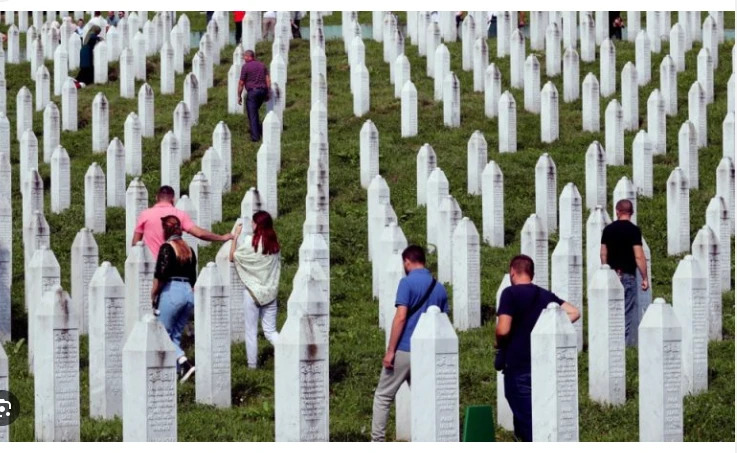 Bosnian Muslims commemorate Srebrenica genocide