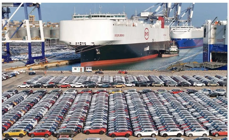 China exports rise but imports slump in June