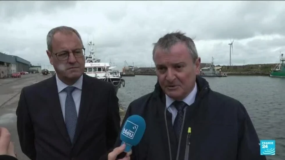 France says four migrants drowned trying to cross Channel