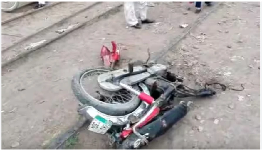 Motorcyclist crushes child to death in Lahore Defence