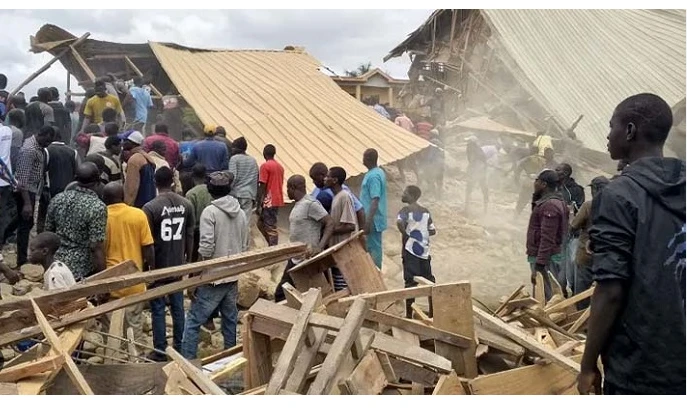 Nigeria school collapse kills 21, scores injured