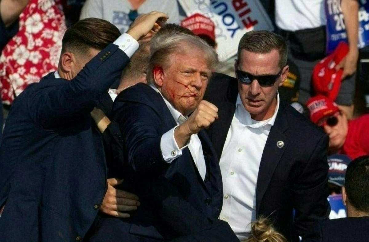 Bloodied Trump injured in apparent assassination bid