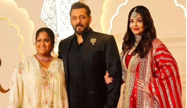 Hand-in-hand Aishwarya Rai and Salman Khan bear gossip on social media