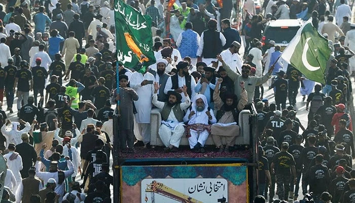 TLP sit-in at Faizabad continues for third day, alternate traffic routes announced