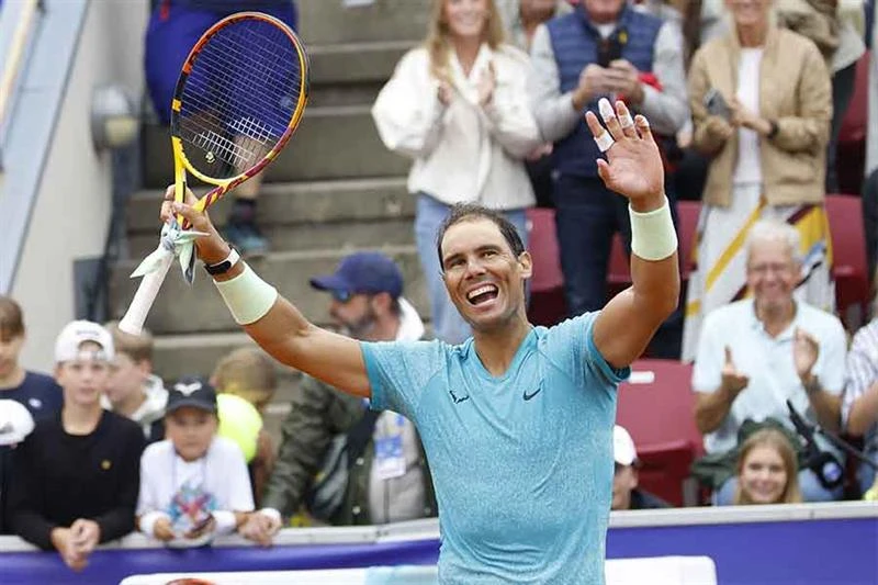 Nadal sweeps past Borg in Bastad
