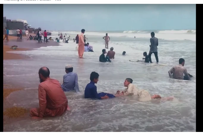 Two of a family drown, four saved at Hawkes Bay in Karachi