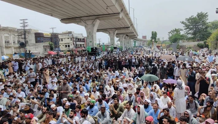 JI sit-in continues in Rawalpinid, next round of talks with govt to be held today