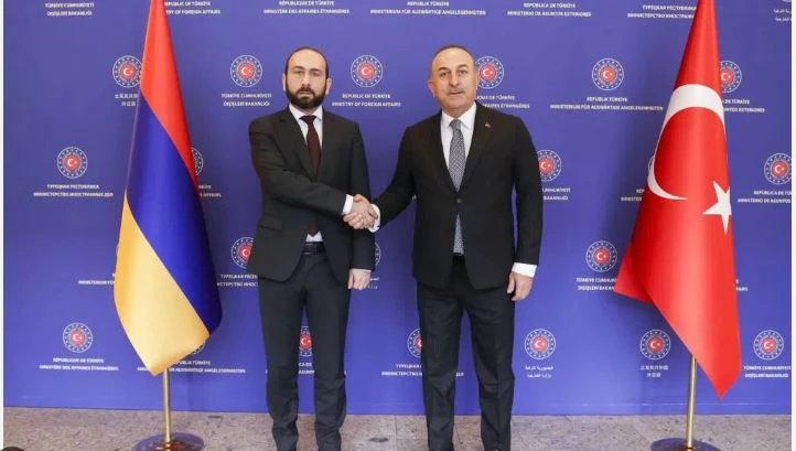 Turkey and Armenia hold talks, consider reopening border