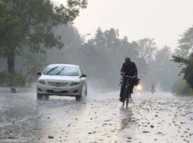 Heavy rain lashes twin cities of Rawalpindi, Islamabad