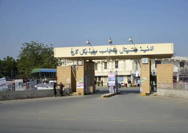 35 girl students hospitalised after food poisoning in Faisalabad
