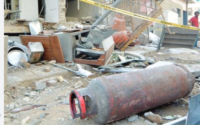 Couple, two kids burnt to death in Burewala cylinder blast
