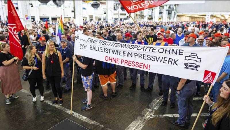 Volkswagen German workers set to begin nationwide strike on Monday