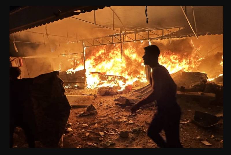 At least 29 dead in Israeli strikes around key hospital in Gaza 