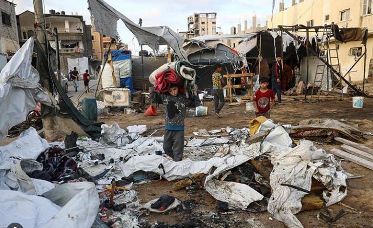 Gaza civil defence says Israeli strike kills 17 people
