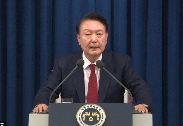South Korea president apologises but doesn't resign over martial law fiasco