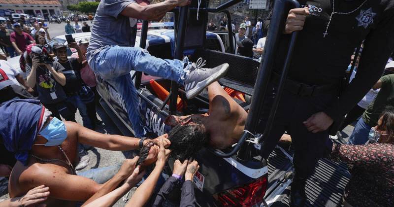 Mob lynches three men in Mexico accused of kidnapping girl