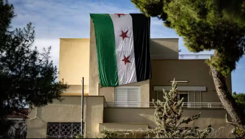Syrian oppositon flag raised at Athens embassy