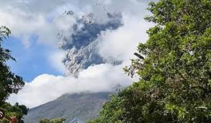 Evacuations underway as Philippine volcano erupts
