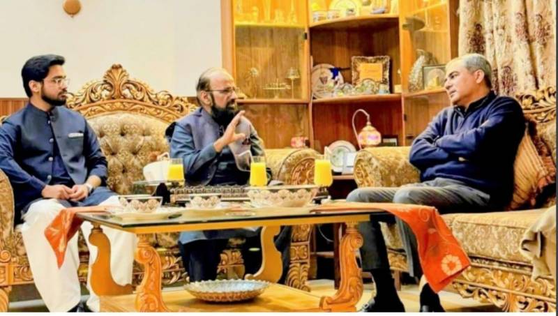Interior Minister Naqvi condoles demise of Ch Bashir Gondal with Prof Khalid Masood Gondal, VC FJMU