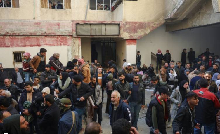 Prisoners stagger free from Syria's 'slaughterhouse' jail
