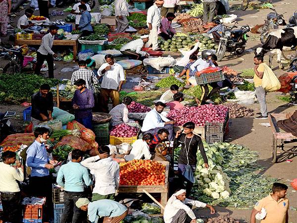 Pakistan’s weekly inflation decelerates with minimal price changes